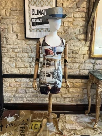 PRE-LOVED Unisex Salon Print Dress Top