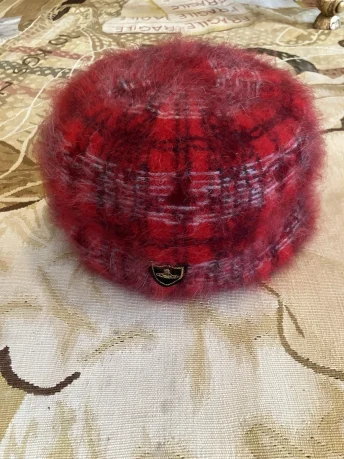 PRE-LOVED Vintage Gold Label Knitted Beret